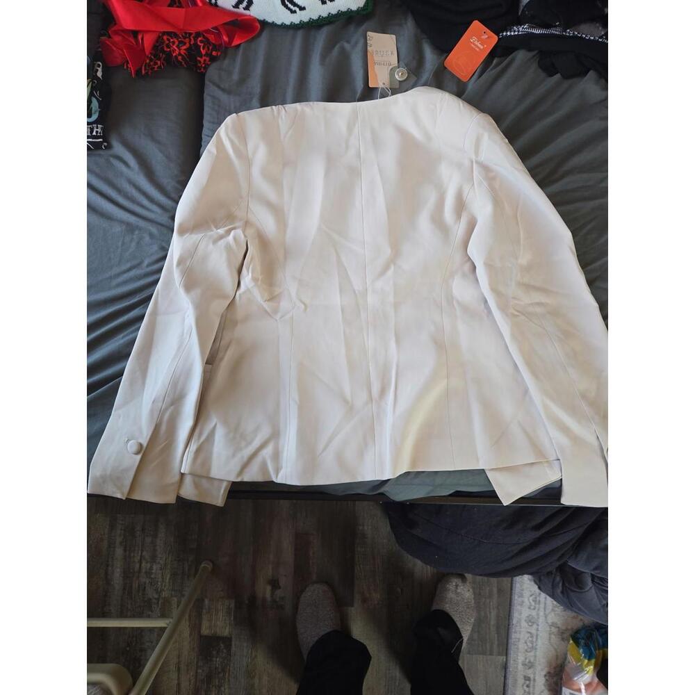 BTFBM Women's Tailored Collarless Button-Up Blazer in Off-White - Picture 2 of 2
